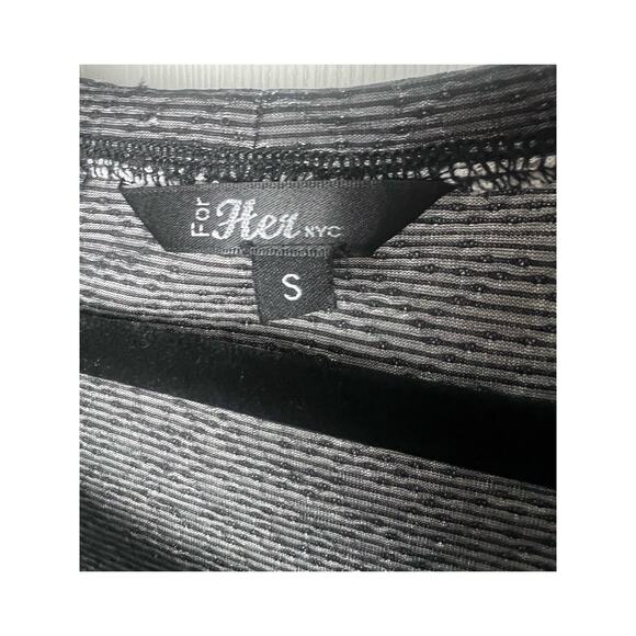 For HER nyc Shirt Bell Sleeve Flowy Long Gray White Top Pockets Size Small - Picture 2 of 9